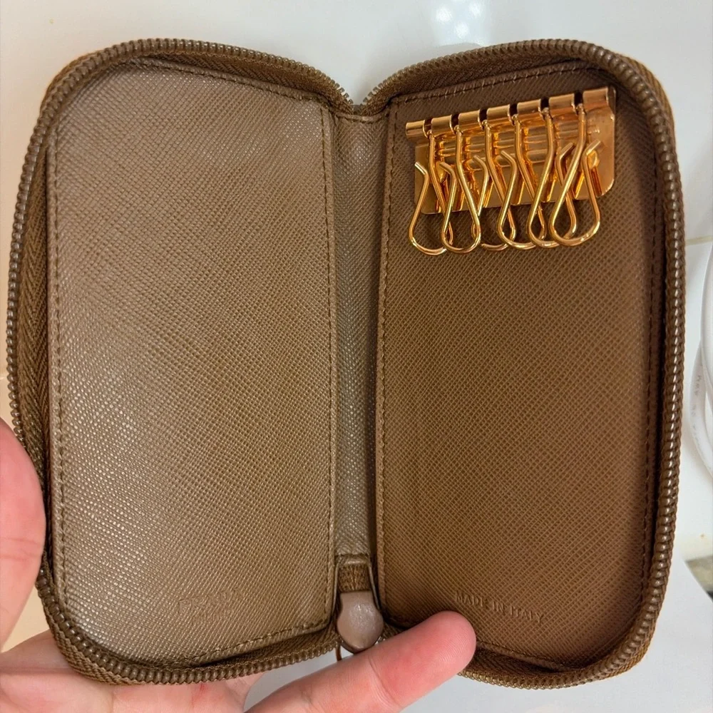 Prada Milano Saffiano Leather Zip Key Case Wallet 6 Hook Taupe Made In Italy - Picture 3 of 9